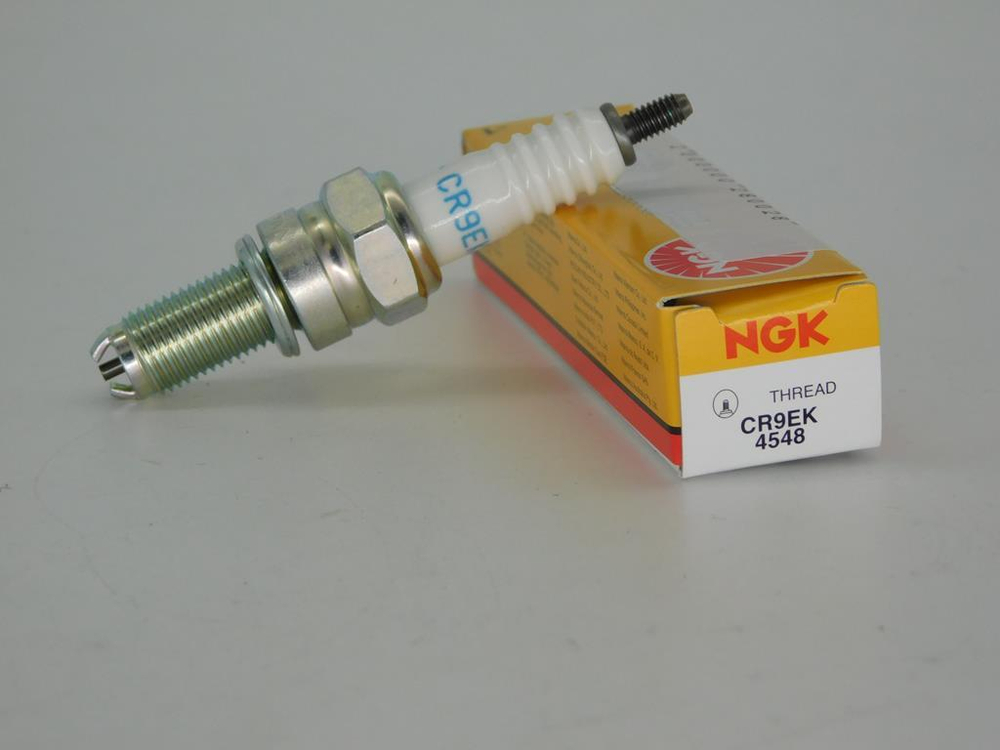 Свеча зажигания CR9EK 4548 NGK Япония