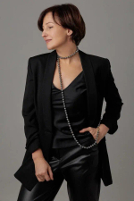 Нить 160 см серого жемчуга Swarovski диаметром 1 см с золотой застежкой из цирконов