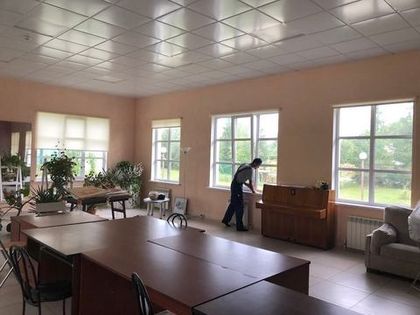 Организована регулярная уборка в Общественном центре