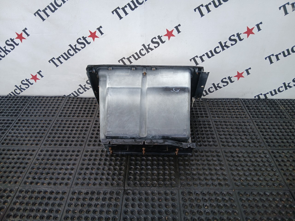 Ящик (дефект) инструментальный левый в сборе 2023г.