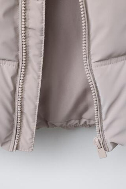 ZARA СТЕГАНЫЙ ЖИЛЕТ, ЦВЕТ ЛЬДА
