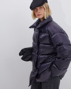 Пуховик двубортный укороченный черничный