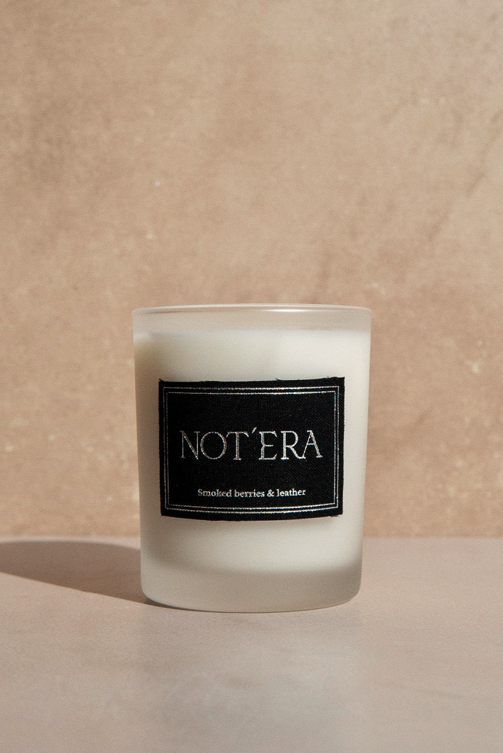 Ароматическая свеча Копчёные ягоды и кожа (Smoked berries & leather), 250 мл