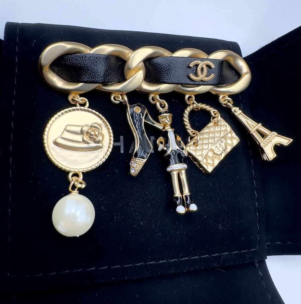 Брошь CHANEL