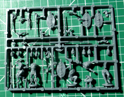VLW41  Zulus! - 38 Hard plastic miniatures