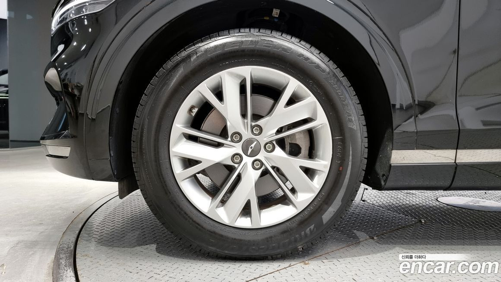 Genesis GV70 2.5T Бензин 2WD (07.2021)