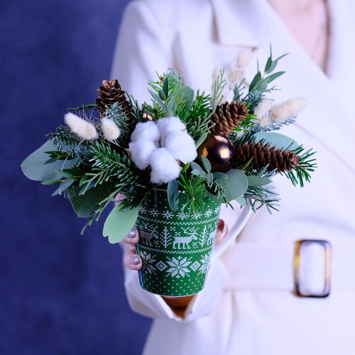 Купить Композиция новогодняя #679 с еловыми ветками в кружке