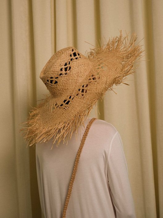 Федора из рафии с распущенными полями FF03 / MYARI