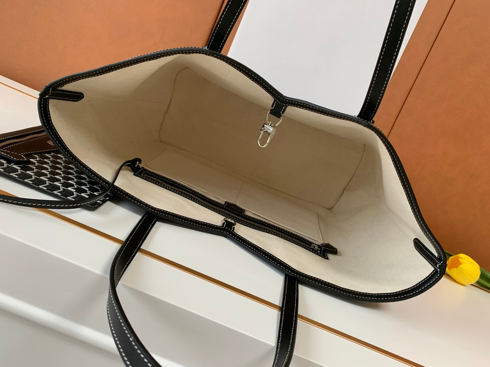 Moynat M Tote GM