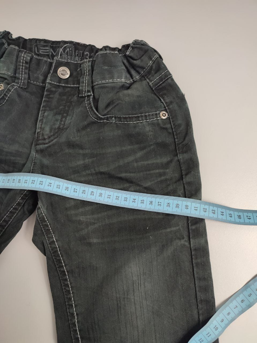 Джинсы с заплатками на 5/6 лет