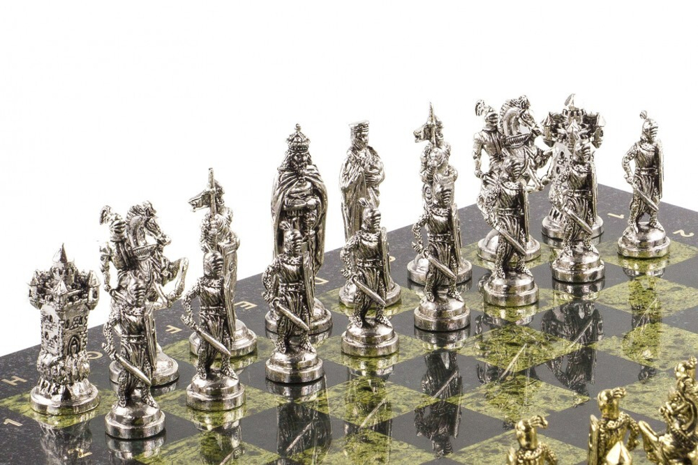 Шахматы из змеевика  Шахматы подарочные "Рыцари крестоносцы" доска 44х44 см из камня змеевик G 120716