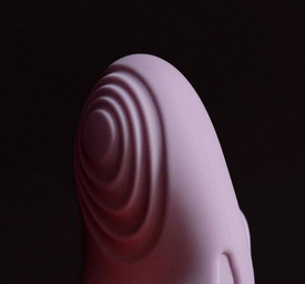 Часто, выбирая игрушку, можно заметить, что многие модели не гладкие, а с рельефом — ребрами, волнами или пупырышками. 🤔 Возникает вопрос: это просто дизайн или у такой формы есть практическое применение?