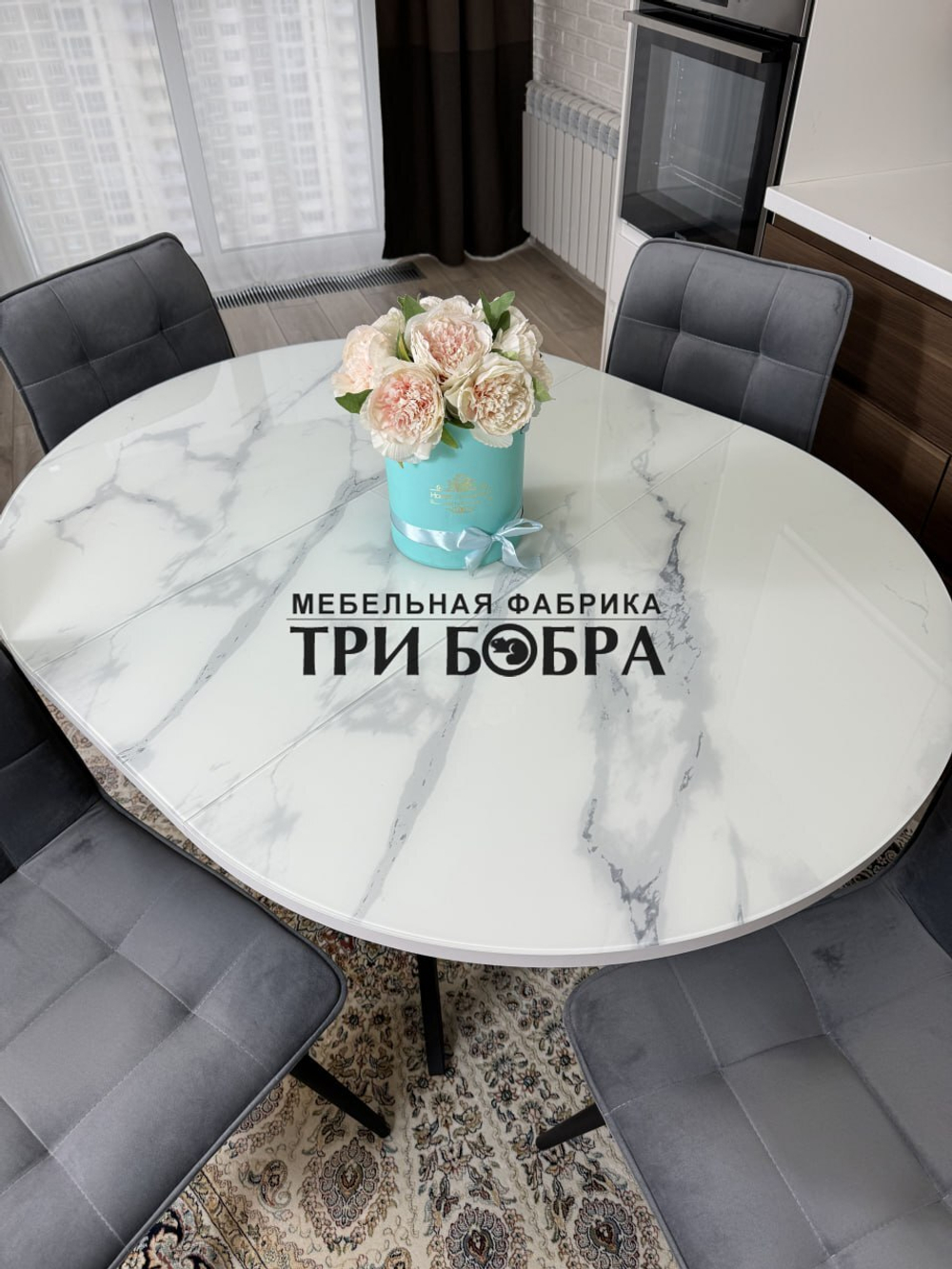 Круглый стеклянный раздвижной стол "Серый мрамор 262" и стулья "ГУЧИ" серый