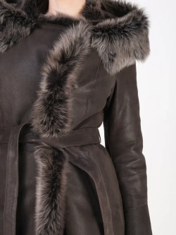 Дубленка зимняя натуральная с капюшоном короткая