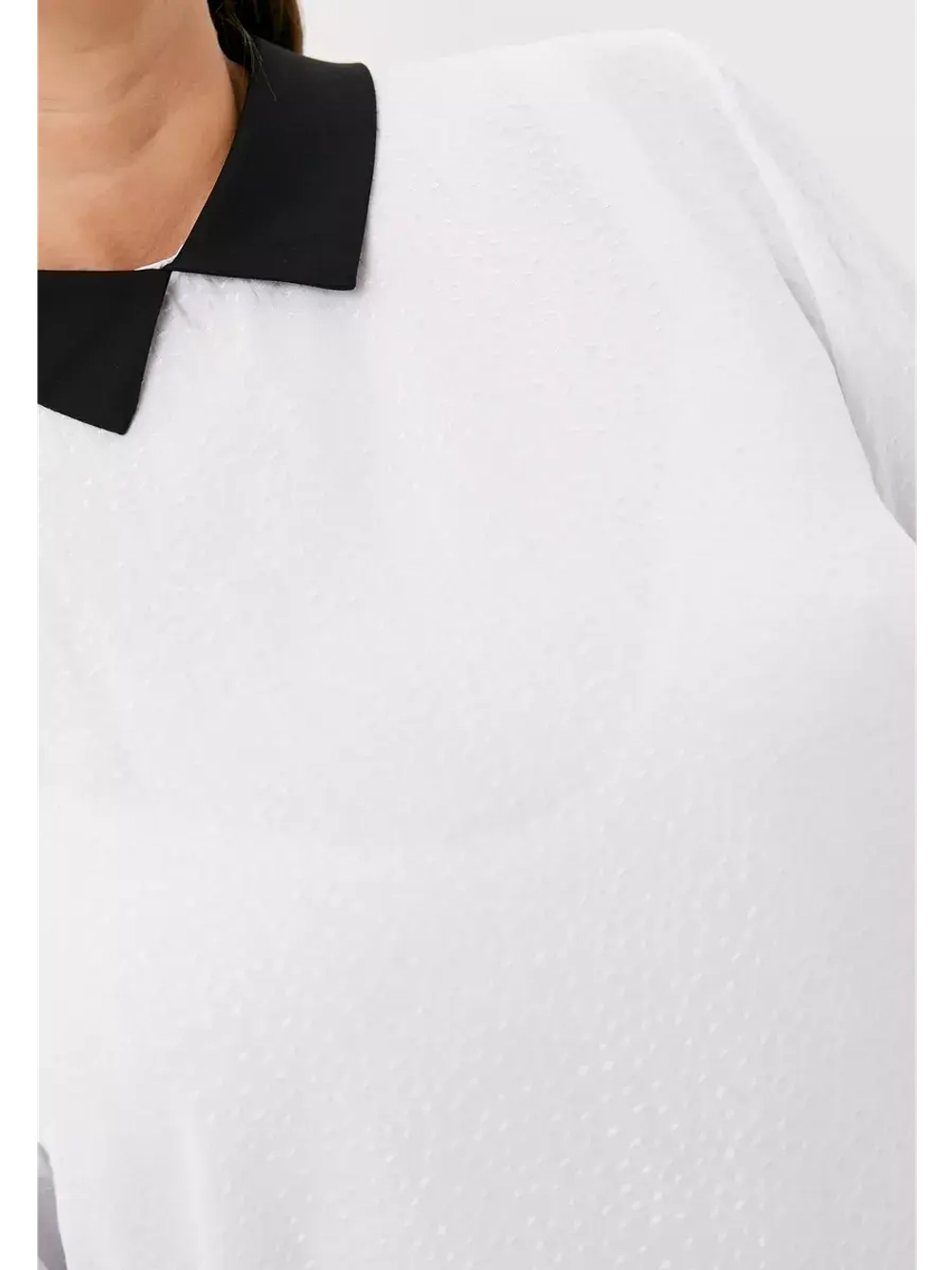 Блузка белая с черным воротником