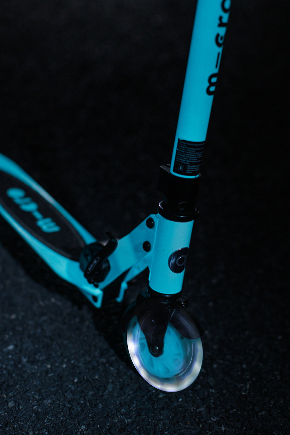 Самокат Micro Sprite Glow (светится в темноте) LED, белый