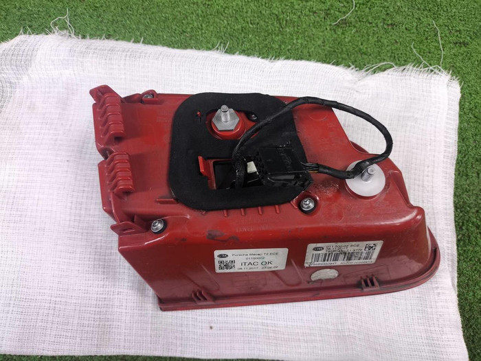 Фонарь правый внутренний Porsche Macan (2014-2018)