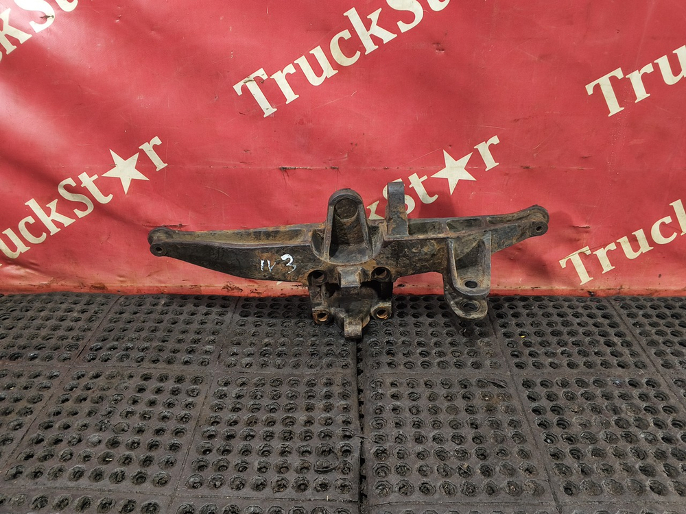 Кронштейн пневморессоры левый