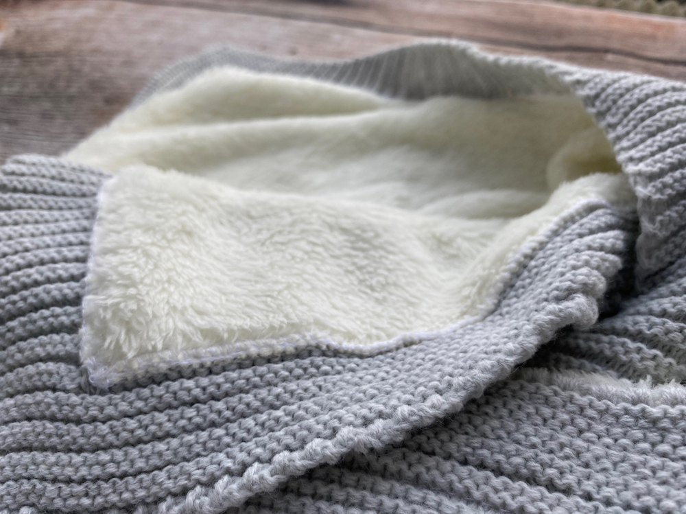 Вязаный комплект на выписку 5 предметов  (Одеяло утеплен., бант, пинетки, комбинезон, шапка) (Цвет: Синий)