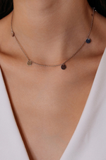 Колье с медальонами