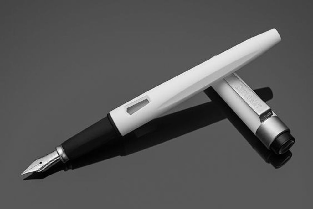 Перьевая ручка Diplomat Magnum Softtouch white F (D20000559) 6