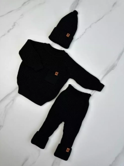 Вязаный костюм с шапкой для новорожденного