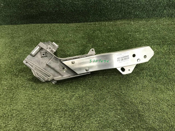 Кронштейн передней панели Mercedes E W213 (16-23)