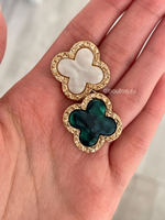 Пуговицы перламутр цветок четырехлистник зеленый малахит