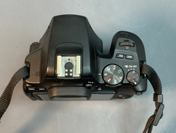 Canon 250D Kit 18-55mm STM 27.000 кадров
