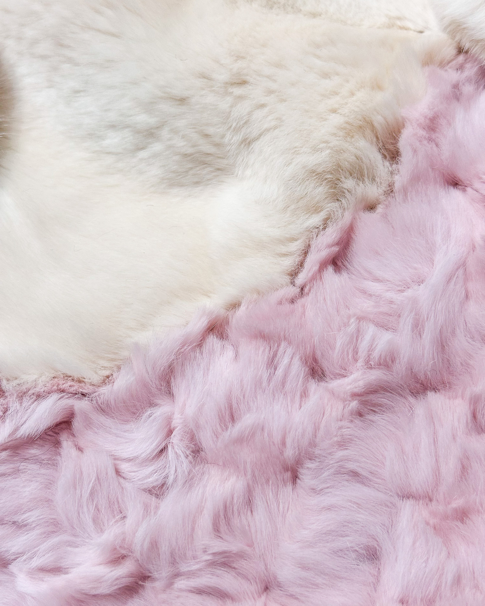 "Вязаный" детский плед из натурального меха рекс "Корона" 120х80 см (розовый)