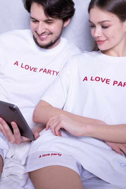 Футболка  A LOVE PARTY