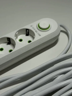 Гибридный удлинитель сетевой фильтр 5 розеток, гибридный пилот, удлинитель, разветвитель, 3 USB, длина провода 5 метров, белый