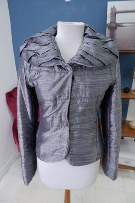 Куртка лаконичная 42/44 размер