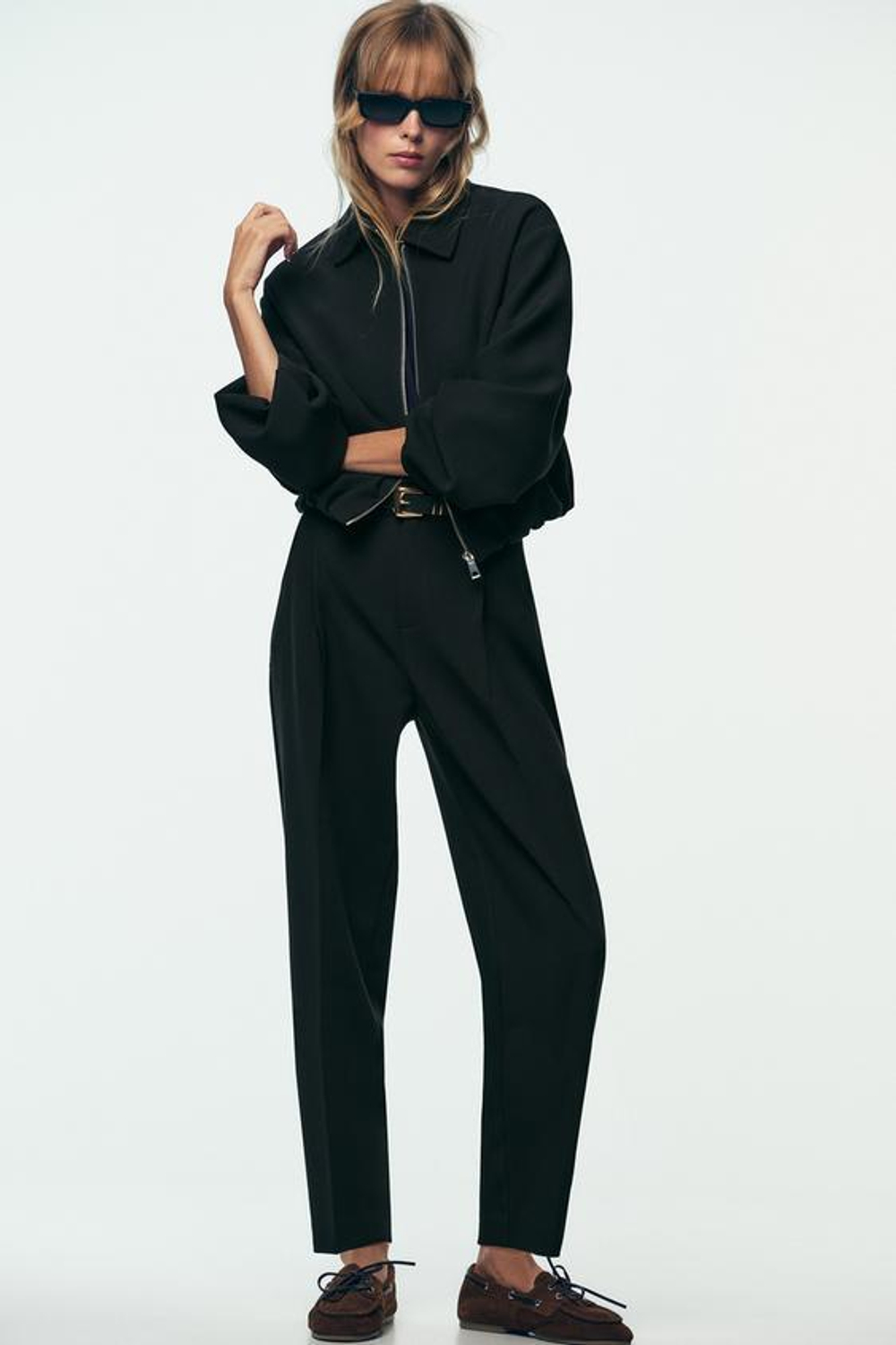 ZARA БРЮКИ С ЗАЩИПАМИ И РЕМНЕМ, ЧЕРНЫЙ