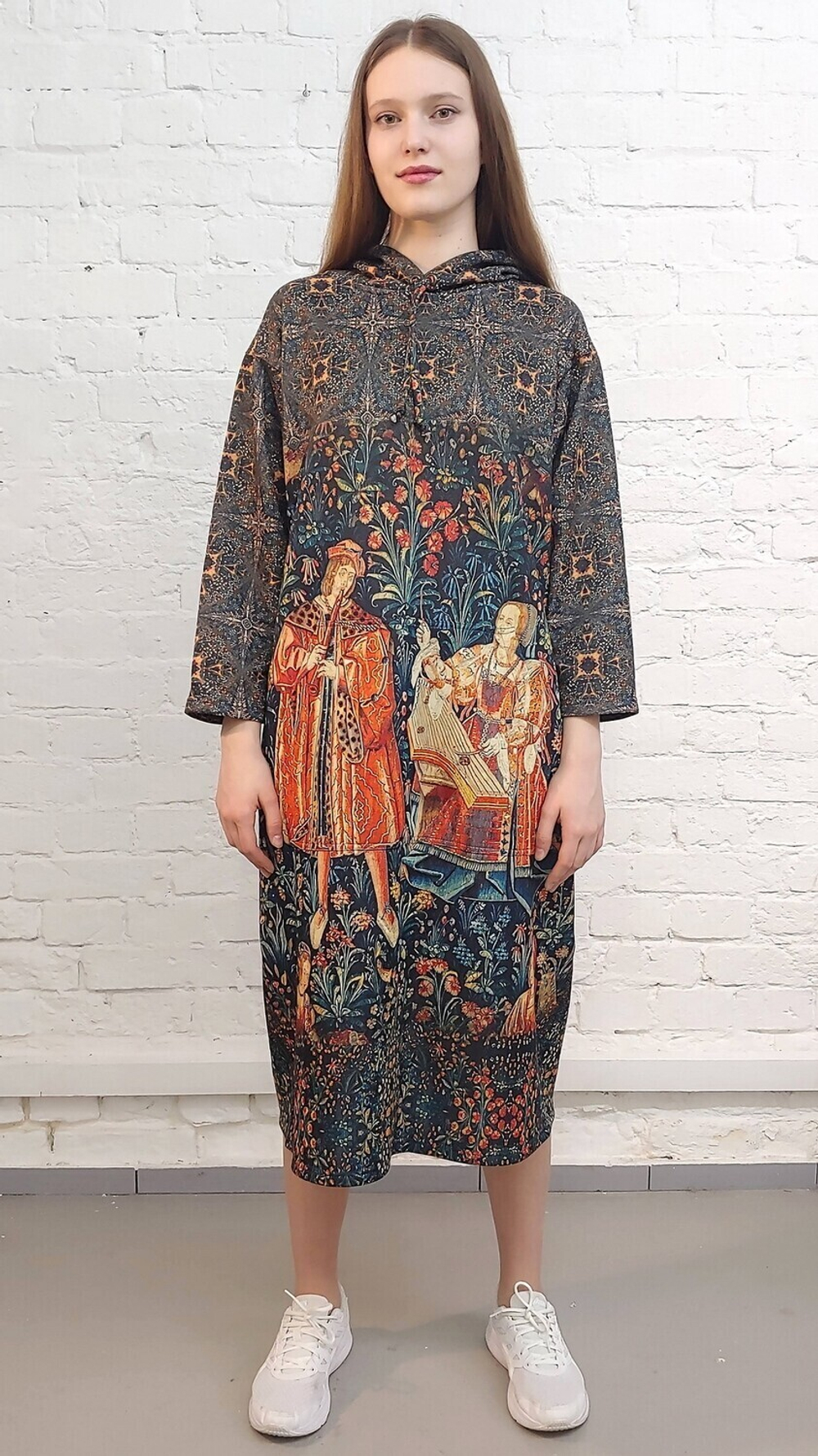 Платье с капюшоном "Концерт", по мотивам средневекового гобелена неизвестного автора