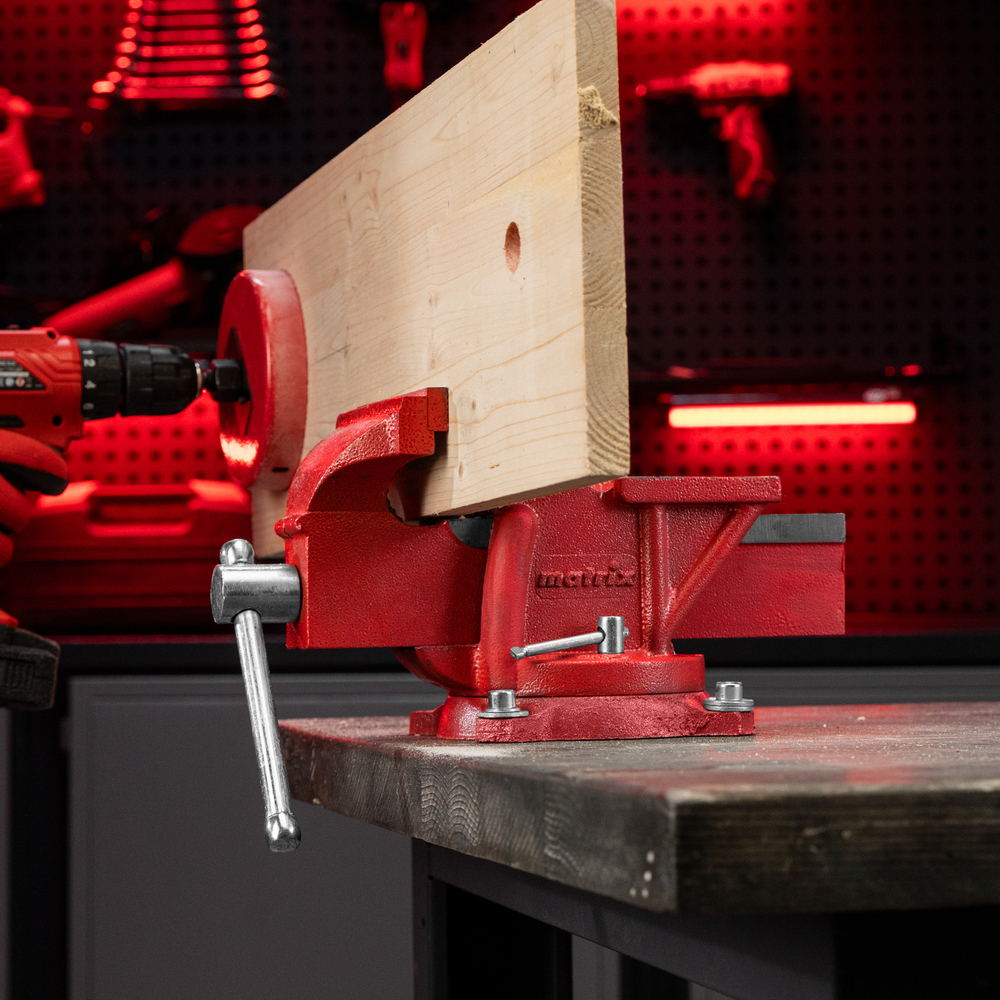 Тиски слесарные, 125 мм, поворотные, с наковальней Matrix