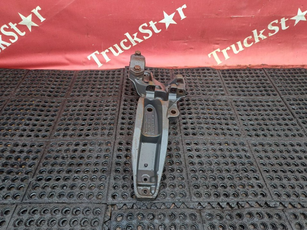 Кронштейн пневморессоры левый 2017 г.