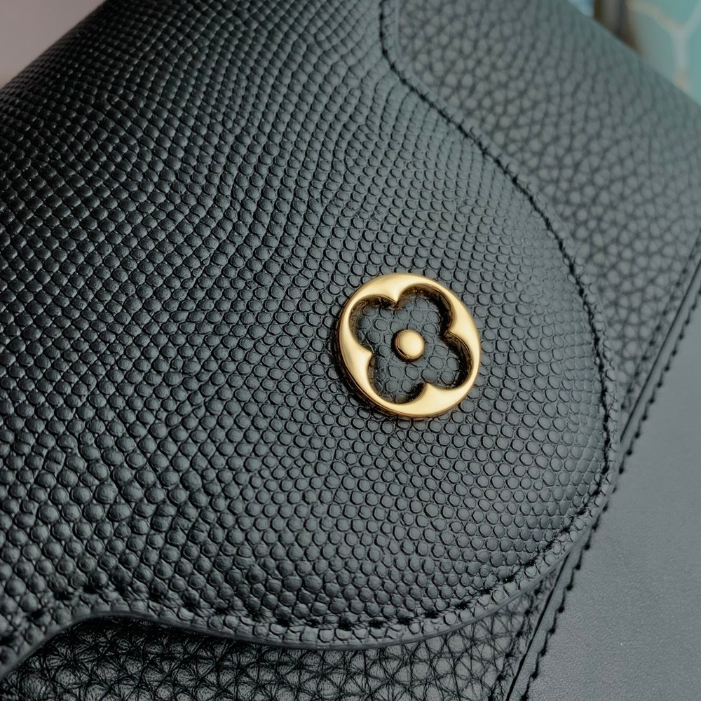 Louis Vuitton Capucines MM