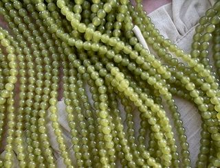 Нить бусин из тонированного кварца 6мм, гладкие