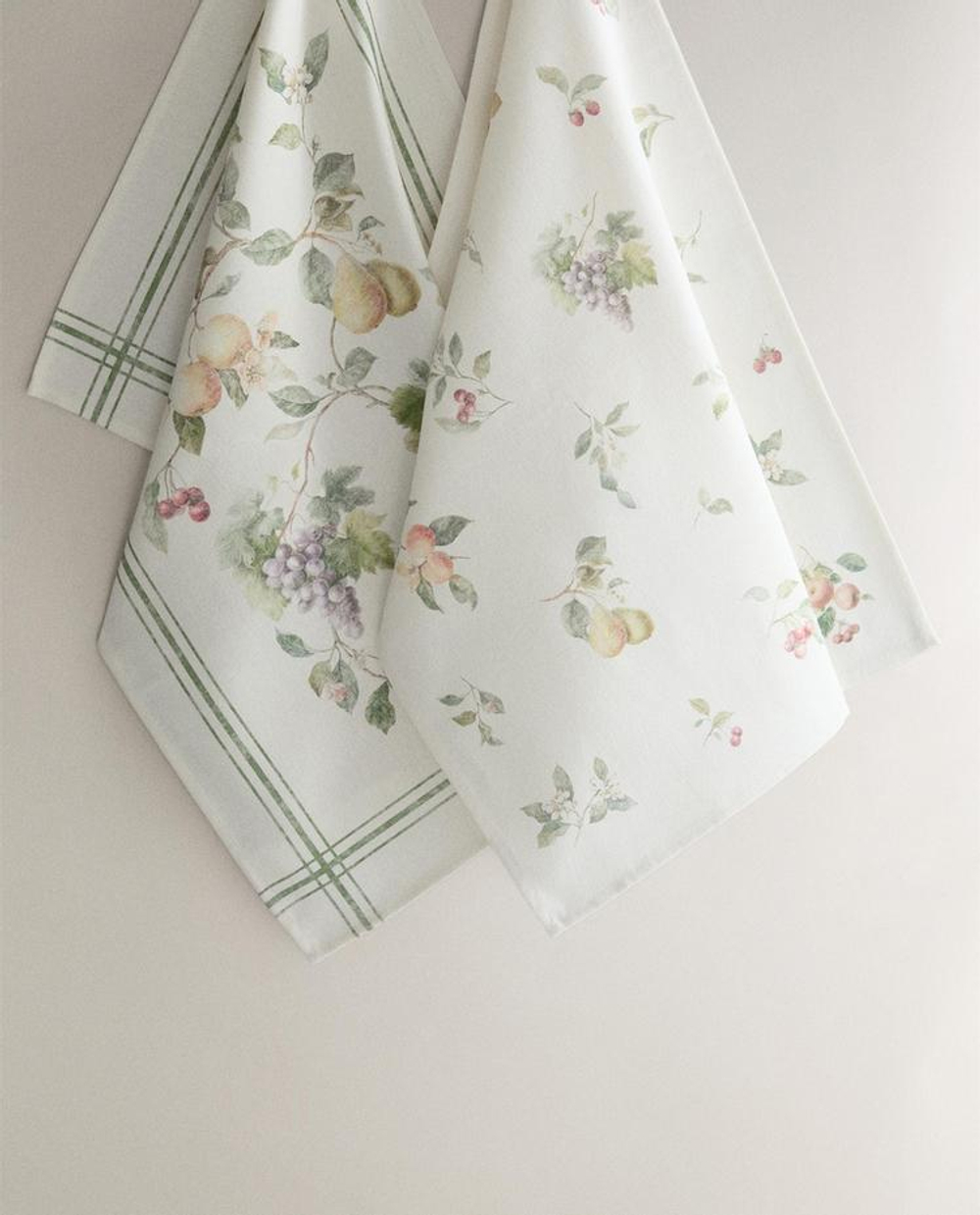 ZARA HOME НАБОР КУХОННЫХ ПОЛОТЕНЕЦ ИЗ ХЛОПКА С ЦВЕТОЧНЫМ ПРИНТОМ (2 ШТ.), ЗЕЛЕНЫЙ