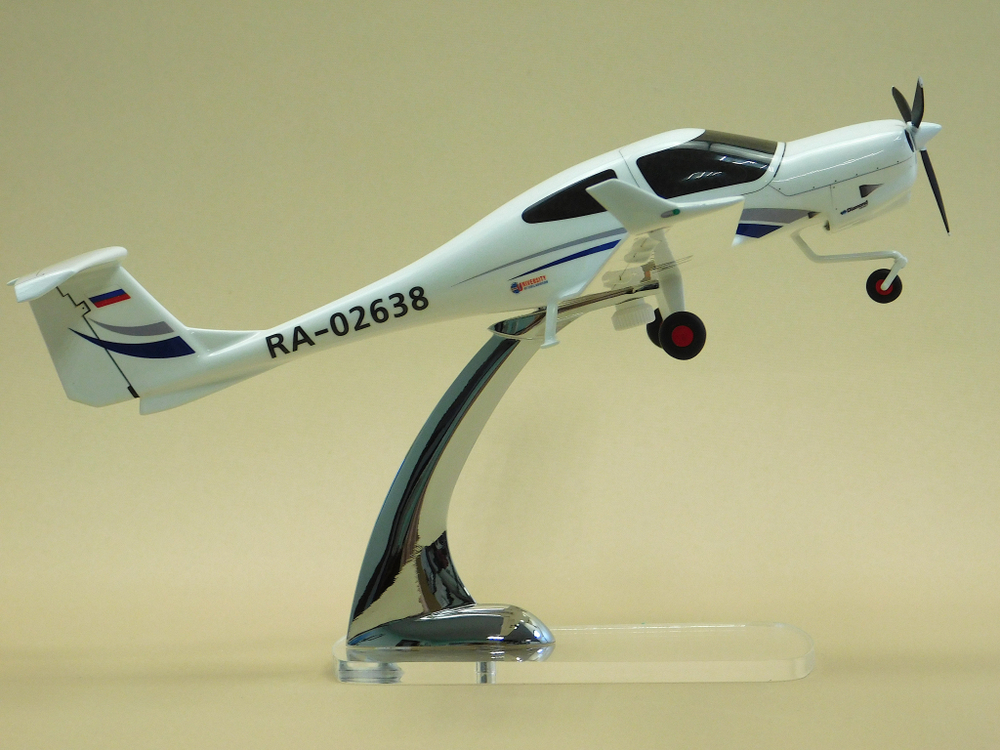Модель самолета DA-40NG (М1:30, RA-02638)