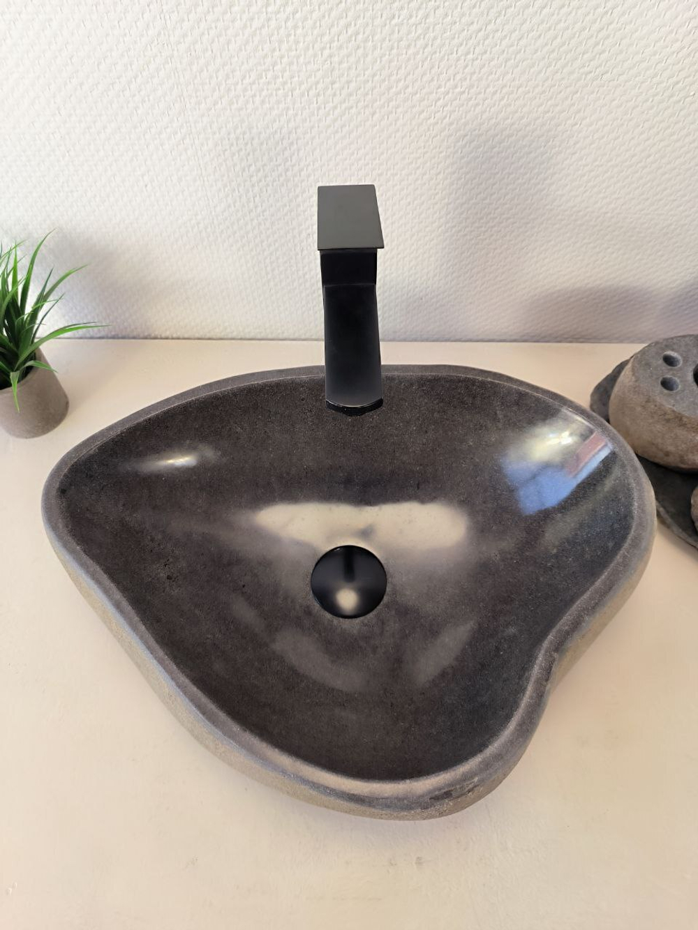 Раковина из речного камня RS-65970 49х35х15 из натурального камня