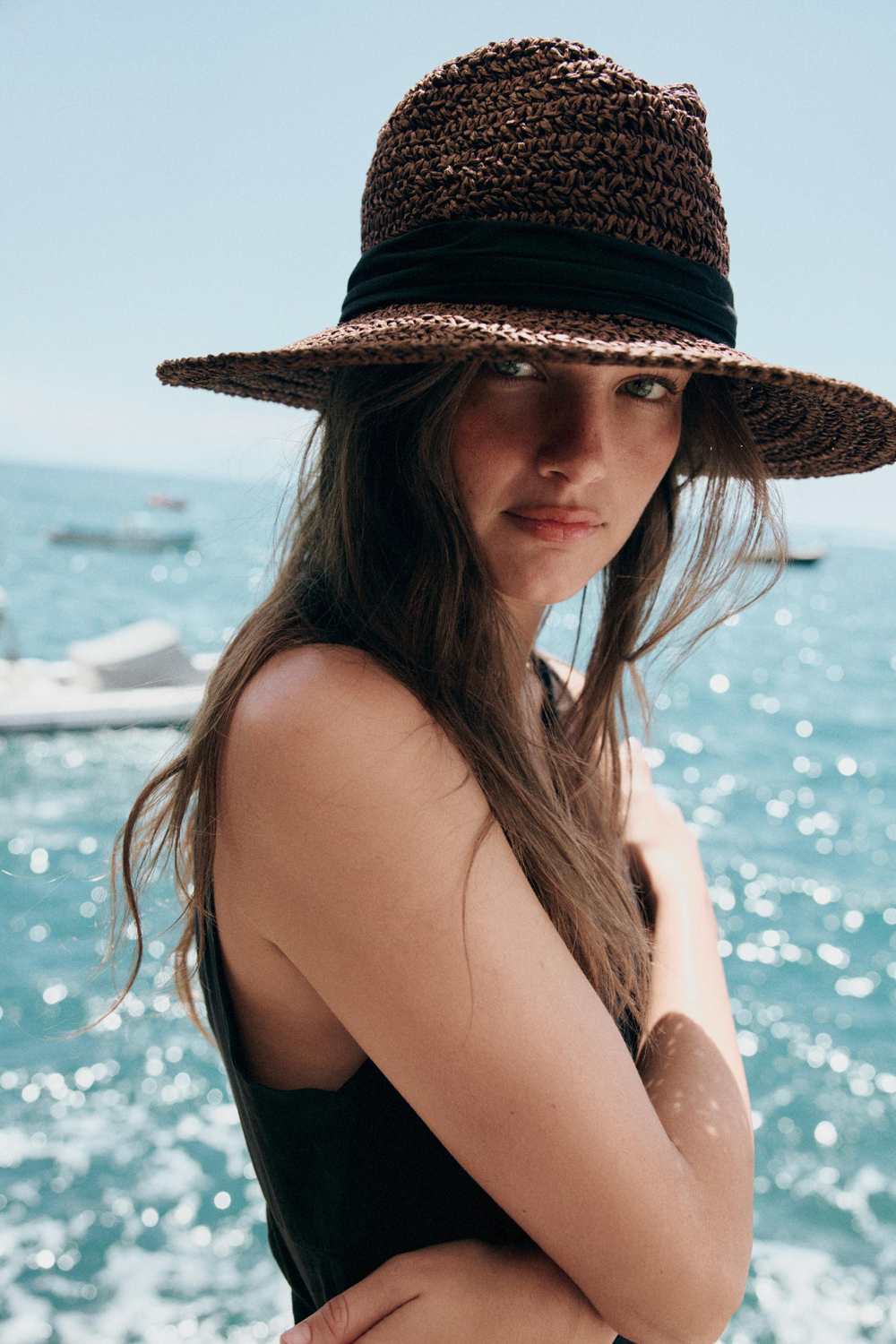 ZARA ШЛЯПА С КОНТРАСТНОЙ ЛЕНТОЙ, КОРИЧНЕВЫЙ