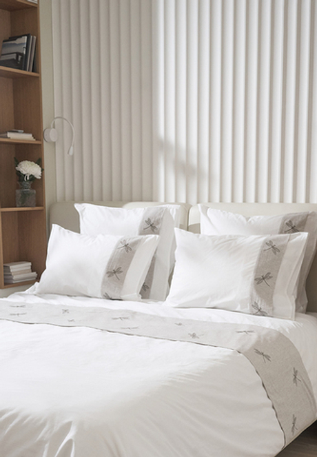 Постельное белье cемейное Luxberry Вечерние стрекозы белое с вышивкой