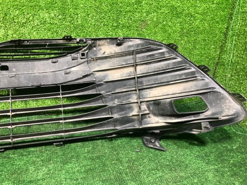 Решетка переднего бампера Toyota Camry xv70 (2017-2021)
