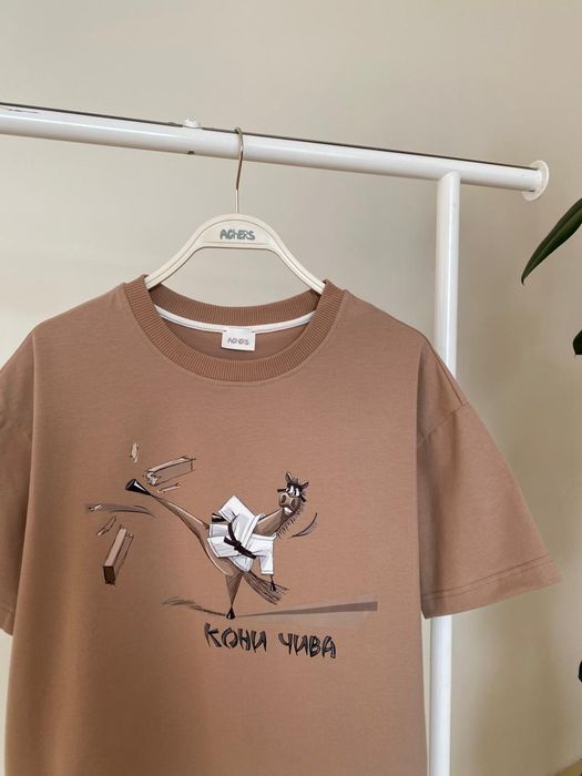 ФУТБОЛКА ЖЕНСКАЯ ФЛИН КАРАМЕЛЬНЫЙ КОНИ ЧИВА