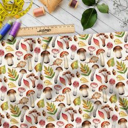 Ткань ниагара лесные грибы и желтеющие листья на белом фоне
