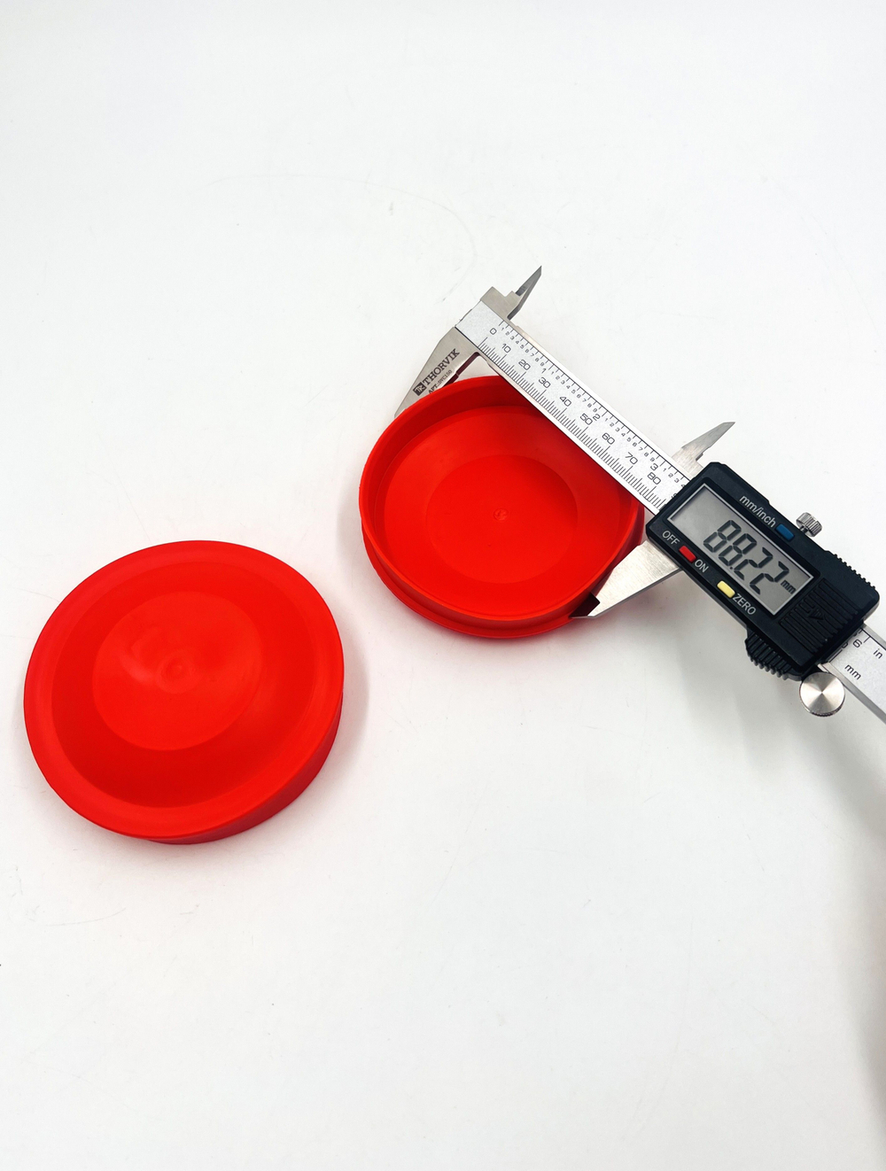 Заглушка фары красная D88 мм ВАЗ 2170 Приора, ВАЗ 1118 Калина комплект 2 шт