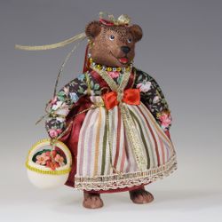 Ёлочная игрушка Медведица "Маша" с корзинкой