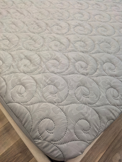 Наматрасник непромокаемый на резинке с бортиком